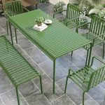 Outdoor-Esstisch mit olivgrüner quadratischer Metallplatte, lässiger Stil, 27,6"L x 27,6"B x 29,5"H, nur Tisch