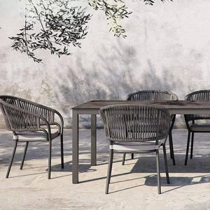 Tropischer Aluminium Metall Garten Armlehnenstuhl mit Taubengrauem Kissen - 1 Stuhl, Weiß