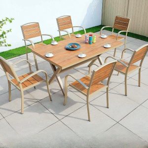 Einfaches Outdoor-Essset mit Tisch in natürlicher Farbe und wetterfestem Legierungsgestell, 7-teiliges Set, 59,1"L x 35,4"B x 29,1"H, Tisch & 6 Stühle