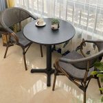 Modischer natürlicher Farbton Synthetik Outdoor Armlehnenstuhl mit 1 Stuhl, 22"L x 21"B x 34"H