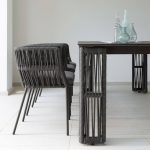 Minimalistischer, UV-beständiger schwarzer Aluminium-Armlehnstuhl für draußen mit abnehmbarem Kissen, Schwarz