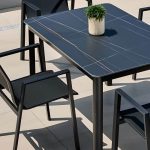 Wetterfestes Mesh-Gartenset, 5-teilig, Tinte Tisch und Stühle, minimalistischer Stil, 47"L x 28"B x 28"H, Tisch & 4 Stühle