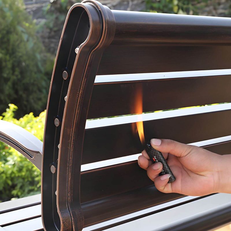 Industrielle Metall-Parkbank mit wasserdichter Aluminium-Sitzfläche, Rücken und geschwungenen Armlehnen - Schwarzer Sockel 71"L x 23"B x 29"H
