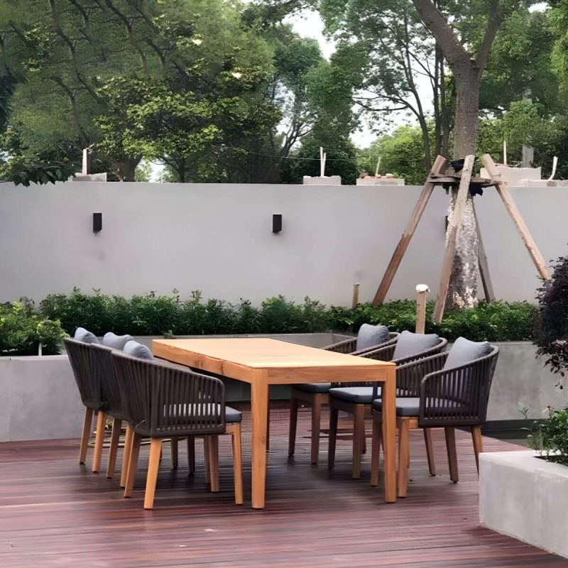 Tropischer Patio-Esszimmer-Armlehnsessel in Braun mit natürlicher Holzbasis - Ash PE geflochtenes Rattan 1 Stück