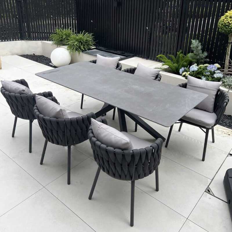 Art Deco Aluminium Metall Outdoor Armlehnensessel mit weißem Kissen, 1 Stuhl, Dunkelgrau