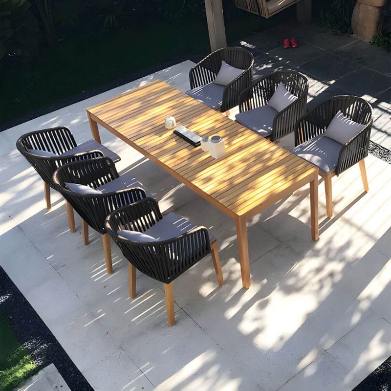 Tropischer Patio-Esszimmer-Armlehnsessel in Braun mit natürlicher Holzbasis - Ash PE geflochtenes Rattan 2-teiliges Set