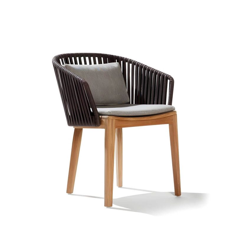 Tropischer Patio-Esszimmer-Armlehnsessel in Braun mit natürlicher Holzbasis - Ash PE geflochtenes Rattan 1 Stück