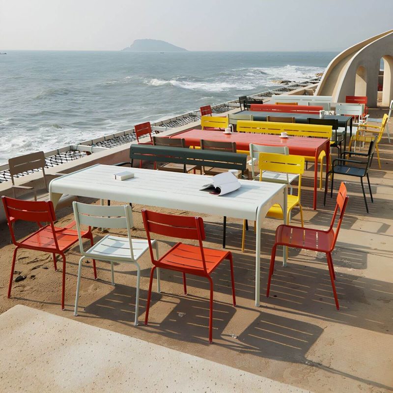 Rechteckiger Terrassentisch im zeitgenössischen Stil aus wasserbeständigem Aluminium - Rot 140 x 70 x 75 cm Nur Tisch