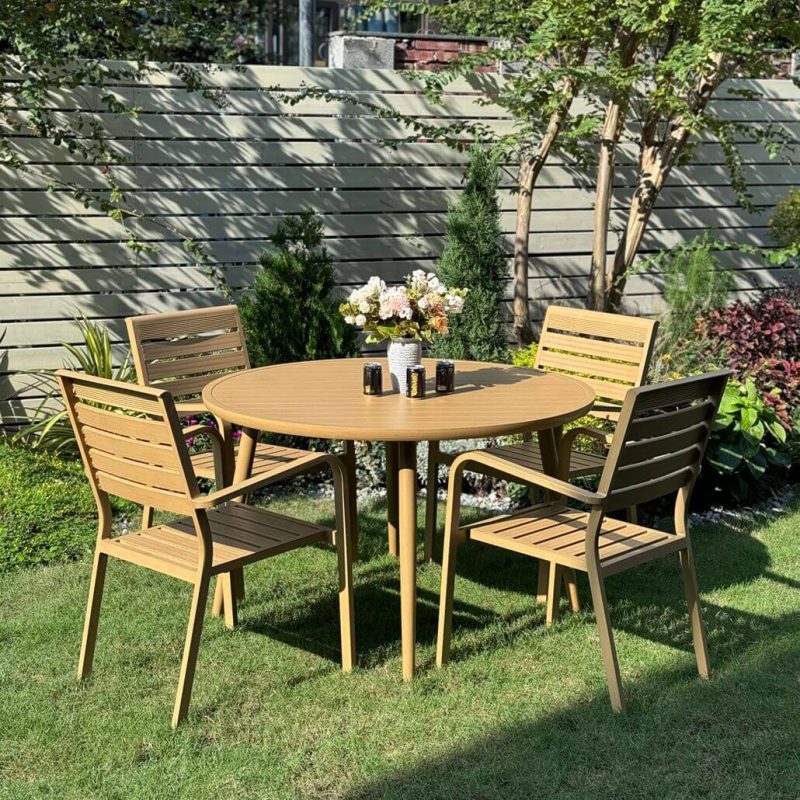 Natürliche Farbe Outdoor-Essgruppe mit Legierungssitz, flammhemmend 5-teiliger Stuhl, einfacher Tisch, 47,2"L x 47,2"B x 29,1"H, Tisch & 4 Stühle