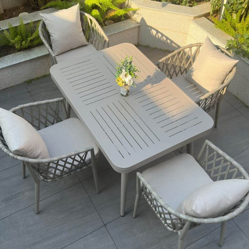 Ivory Outdoor Dining Set mit Alloy Sitzgelegenheit, wetterfestes 5-teiliges Set mit Stuhl, einfachem Stil und Tisch, 47"L x 31"B x 29"H, Tisch & 4 Stühle