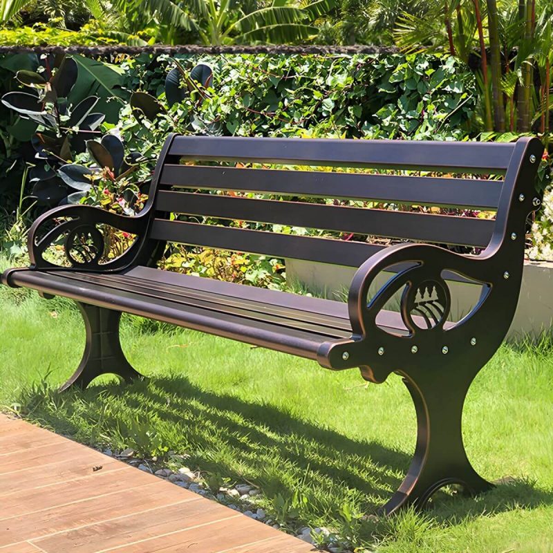 Industrielle Metall-Parkbank mit wasserdichter Aluminium-Sitzfläche, Rücken und geschwungenen Armlehnen - Schwarzer Sockel 71"L x 23"B x 29"H