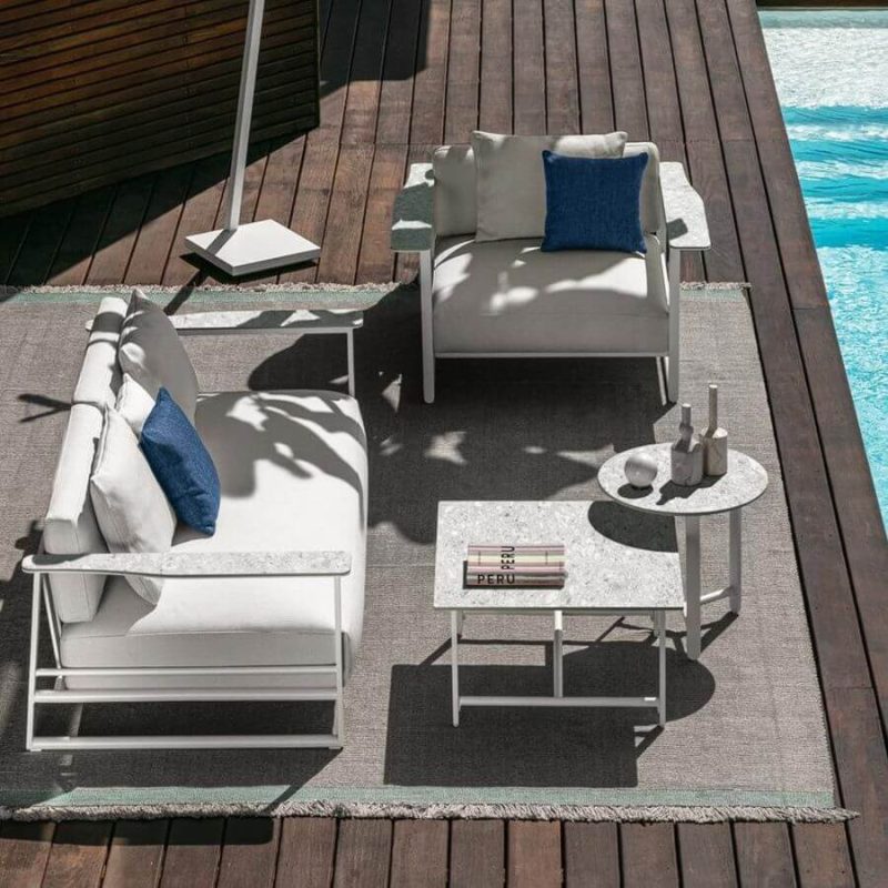 Outdoor-Sofa-Konversationsset mit Leinenstoff, ceruleanen Kissen, 2 Tischen, weißem Tisch, 4-teilig (Stuhl & 3-Sitzer Sofa & 2 Couchtische)
