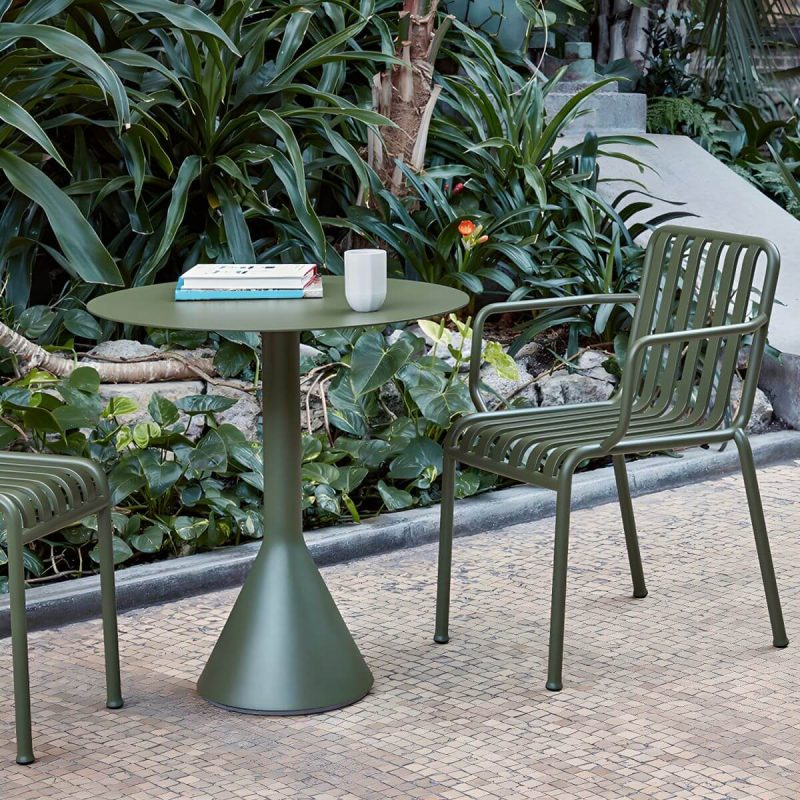 Moderner Eisen-Patio-Tisch Outdoor UV-beständiger Patio-Tisch in Grün - Nur Tisch 25,6"L x 25,6"B x 29,1"H