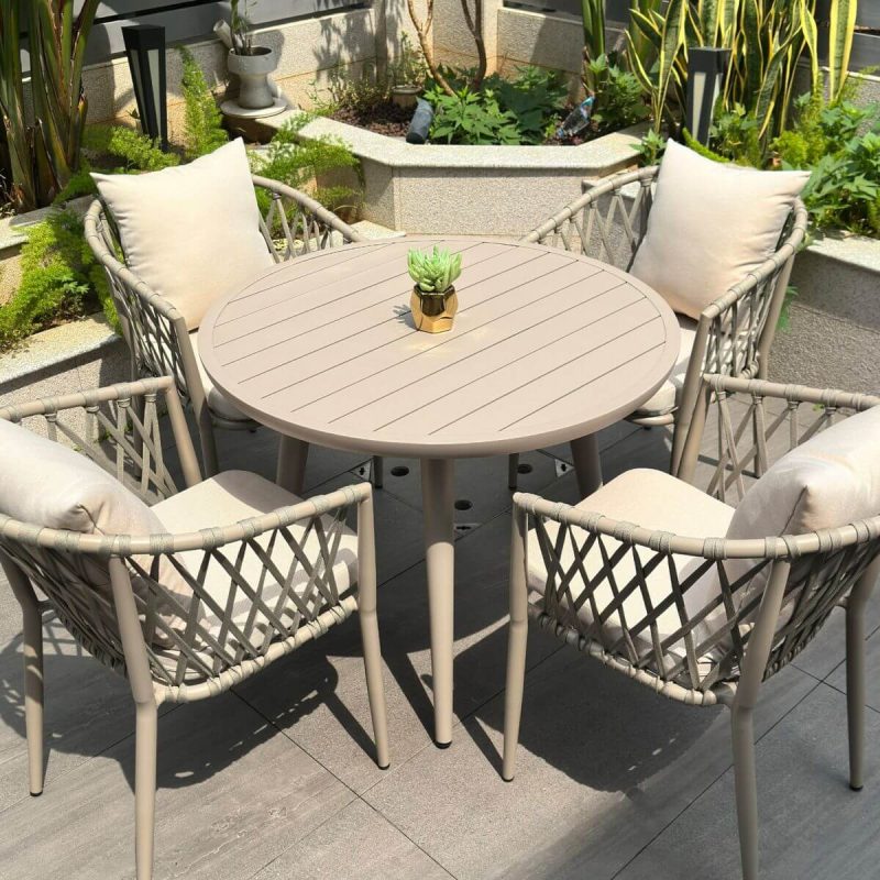 Ivory Outdoor Dining Set mit Alloy Sitzgelegenheit, wetterfestes 5-teiliges Set mit Stuhl, einfachem Stil und Tisch, 35,4"L x 35,4"B x 29,1"H, Tisch & 4 Stühle
