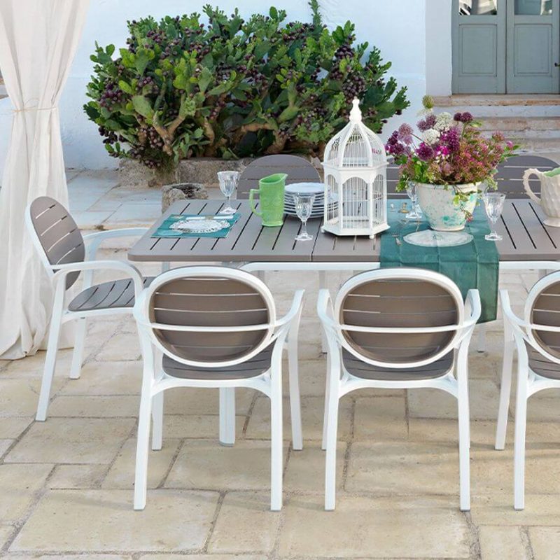 Einfacher, UV-blockierender, stapelbarer Polyrattan-Patio-Armlehnenstuhl - Gelb