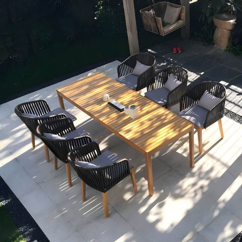 Tropischer Patio-Esszimmer-Armlehnsessel in Braun mit natürlicher Holzbasis - Teak PE geflochtenes Rattan 8-teiliges Set