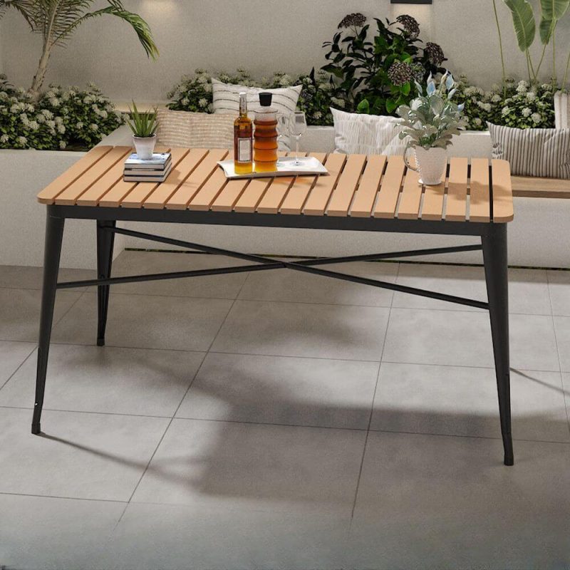 Natürliche Holzoptik Patio-Esstisch mit Metallrahmen, wasserdichter rechteckiger minimalistischer Stil, 55,1"L x 27,6"B x 29,5"H, Schwarz, nur Tisch