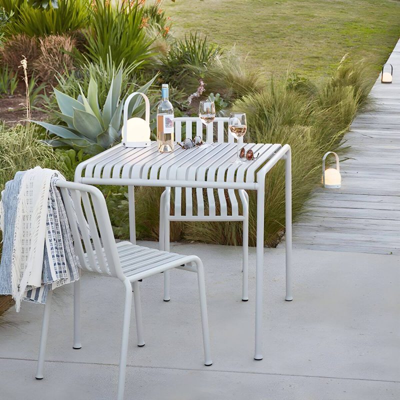 Weißer Metall-Patio-Tisch im zeitgenössischen Stil, wasserbeständig für den Außenbereich - Nur Tisch 70 cm L x 70 cm B x 75 cm H Quadratisch
