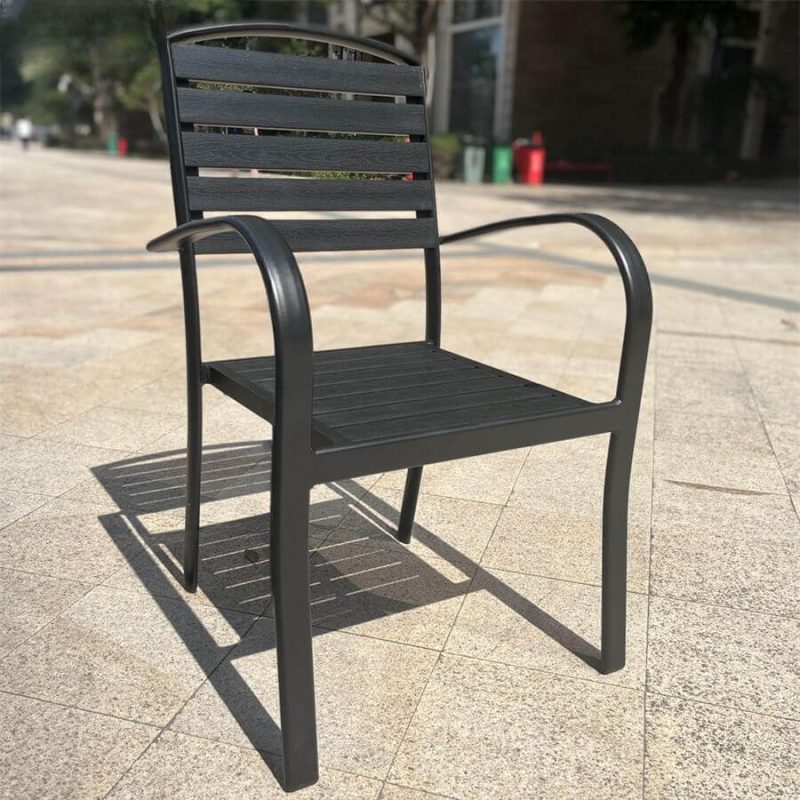 Modish Aluminium Metal Patio Arm Chair in Mitternachtsschwarz, stapelbar, 1 Stuhl, 23"L x 23"B x 35"H
