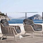 Zeitgenössisches Teak-Sofa, wasserdicht mit Holzfarbe-Rahmen für 3 Personen, Kissen und Polster, 3-Sitzer Sofa