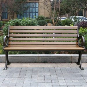 Naturfarbene Gartenbank im Art-Deco-Stil mit geschwungenen Armlehnen, Rücken, feuchtigkeitsbeständigem Verbundholz, gelb-braun, 71"L x 22"B x 31"H