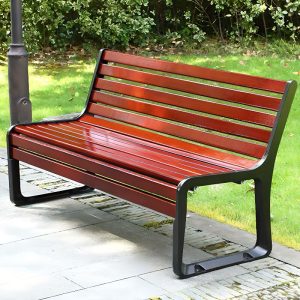 Minimalistische Terassenbank mit geschwungener Sitzfläche, geschwungener Armlehne, Rücken in Sepia, wasserfestes Holz, Dunkelbraun, 59"L x 22"B x 29"H