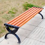 Einfacher Stil Braune Ingenieurholzparkanbank mit gebogener Armlehne und Rücken, Dunkelbraun, 59"L x 20"B x 28"H