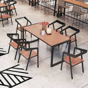 Patio-Esstisch mit Eisenrahmen in Hellbraun, UV-beständiges rechteckiges Design, simplistischer Stil, 63"L x 27,6"B x 29,5"H, Grün, nur Tisch