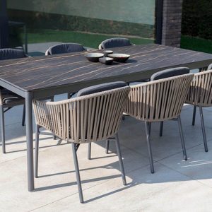 Art Deco wasserdichter Aluminium Metall Outdoor Armlehnenstuhl: Kastanienbezug, inklusive Kissen, 1 Stuhl, Braun