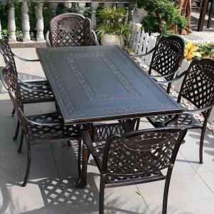 Eiserner Outdoor-Esstisch mit flammenresistentem taupefarbenem Tisch, einfacher Stil, Tisch, 64"L x 35"B x 29"H