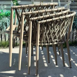 Ivory Outdoor Dining Set mit Alloy Sitzgelegenheit, wetterfestes 5-teiliges Set mit Stuhl, einfachem Stil und Tisch, 63"L x 35,5"B x 29,1"H, Tisch & 4 Stühle
