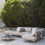 Wasserdichtes hellgraues Sofa für 3 Personen mit Kissen, Legierungsrahmen, trendiger Stil und Kissen, 3-Sitzer Midposition Sofa