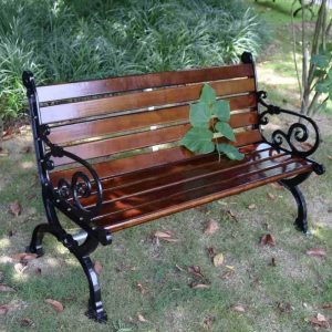 Modish Parkbank mit gebogener Armlehne, Rückenlehne, Sepiafarbe und recyceltem Holz, 59"L x 22"B x 30"H