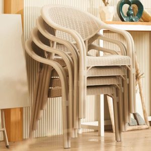 Simplistisches Outdoor-Esstischset mit wetterfestem Kreidetisch und Polymer-Verbundstühlen, 5-teilig, Tisch & 4 Stühle, 24"L x 21"B x 33"H