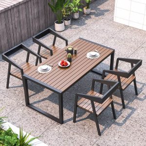 Patio-Esstisch mit Eisenrahmen, kakaofarbenes UV-beständiges rechteckiges Tischblatt, einfacher Stil, 63"L x 27,6"B x 29,5"H, nur Tisch