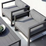 Stoffbezogene 4-teilige Sitzgruppe für die Terrasse mit schwarzem Legierungstisch und Sofa, Taubengrau, 4-teiliges Set (2 Stühle & 1 3-Personen-Sofa & 1 Couchtisch)