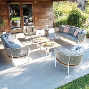 Sofa mit abnehmbarem Kissen in schwarzem Schaumstoffbezug, Sitzplatz für 3 Personen, inklusive Polster, UV-beständig, trendiger Stil, 3-Sitzer Sofa