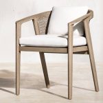 Minimalistischer weißer stapelbarer Teakholz-Außenarmstuhl mit Kissen - 1 Stuhl, 26"L x 25"B x 33"H