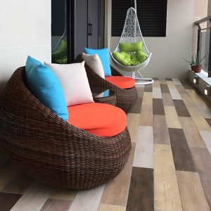 Modernes Sofa für 1 Person, wasserabweisend, Plastikrahmen in Braun mit Kissen, Polster, einzelner Akzentstuhl