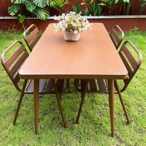 Stahl Outdoor-Esstischset, wetterfestes beiges Tisch und Stuhl, einfacher Stil, 7-teiliges Set, 51,2"L x 31,5"B x 29,5"H, Tisch & 6 Stühle