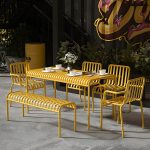 Gelber Metall-Patio-Tisch Zeitgenössischer Stil Wasserbeständig in Rechteckiger/Quadratischer Form - Nur Tisch 63"L x 31,5"B x 29,5"H