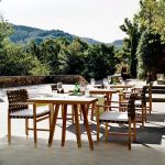 Trendy Outdoor Arm Chair in Chalk mit Teak-Rahmen, 1 Stuhl mit Kissen, 23"L x 24"B x 32"H
