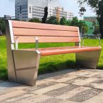Gerade Arm Parkbank im modischen Stil mit Rücken, Karamellfarbe, feuchtigkeitsbeständig und aus Ingenieurholz, 71"L x 24"B x 31"H, Arm inbegriffen