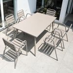 Hellgrauer Patio-Esstisch mit kratzfester quadratischer Metallplatte im einfachen Stil, 47.2"L x 27.6"B x 28.7"H, nur Tisch