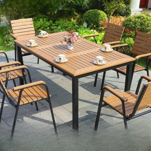 Patio-Esstisch mit Metallrahmen, lichtbrauner UV-beständiger rechteckiger Platte, einfachem Stil, 59"L x 35"B x 29"H, nur Tisch