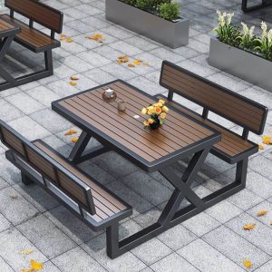 Outdoor-Picknicktisch mit Sonnenschirmloch, Metallgestell, hellbrauner rechteckiger Tisch in Casual-Stil, Schwarz, Nur Tisch, 47"L x 66"B x 31"H, Tisch & Rückenlehnenstuhl