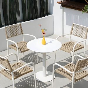 Zeitgenössischer Esstisch Weißer Outdoor-Tisch mit Metallgestell - Weiß 27,6"L x 27,6"B x 28,3"H Quadratischer Tisch nur