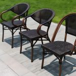 Art Deco stapelbarer Aluminium-Außenarmstuhl mit Khaki-Rücken - 1 Stuhl, Braun, 24"L x 22"B x 33"H, Armlehnenstuhl