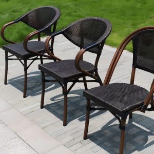 Art Deco stapelbarer Aluminium-Außenarmstuhl mit Khaki-Rücken - 1 Stuhl, Braun, 24"L x 22"B x 33"H, Armlehnenstuhl