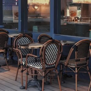 Retro Outdoor Seitenstuhl mit stapelbarem Aluminiummaterial in Kakao für 1 Stuhl, Blau-Weiß